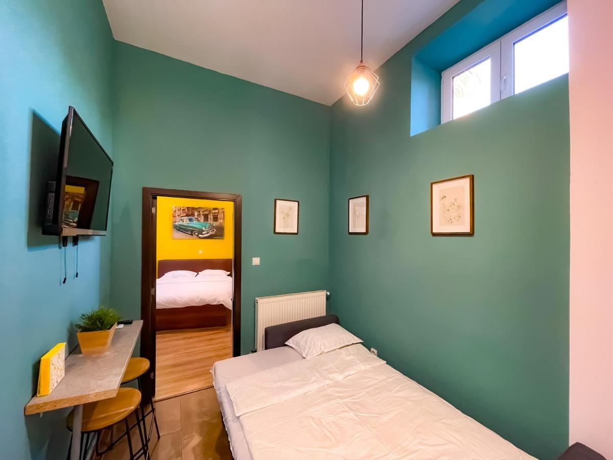 Апартаменты Cool Flat In The Heart Of Bucharest'S Fun And History Экстерьер фото